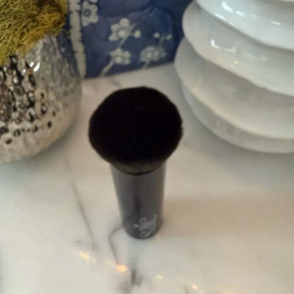 Saie THE BASE BRUSH MADE FOR DEW BRONZE™ + GLOWY TINT
